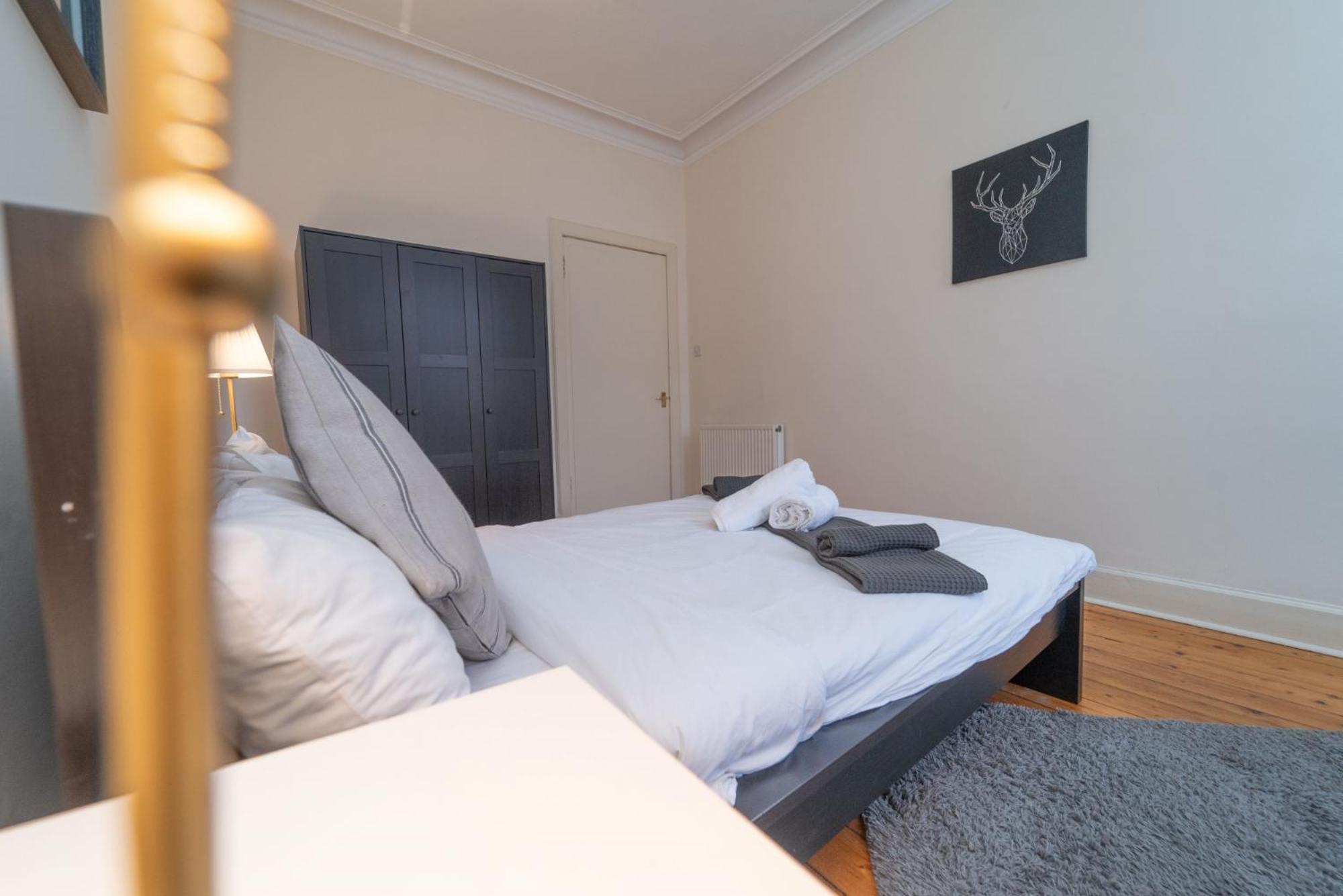 Large City Corner Apartment EDI Eksteriør billede